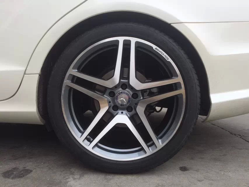 奔馳，裝 S65、20寸。