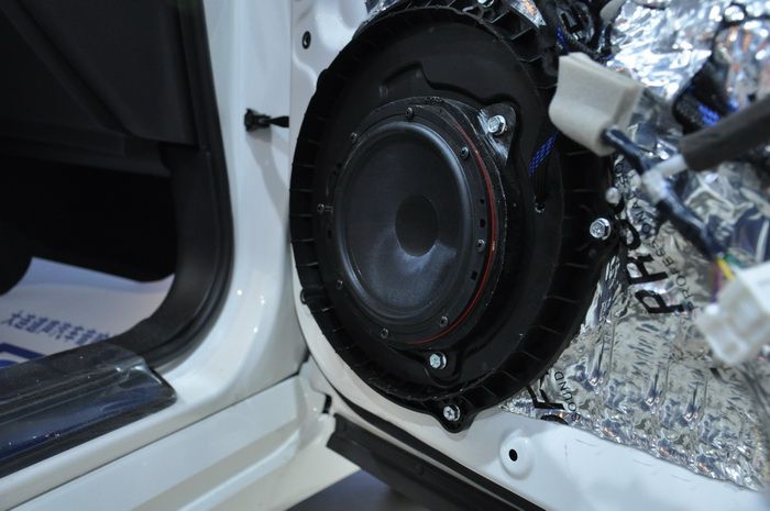 英菲尼迪Q50汽车音响无损改装美国钻石DE365C三分频套装！