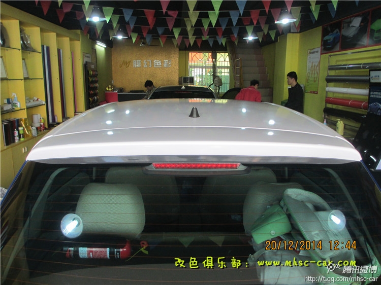 斯柯達(dá)晶銳貼車頂 低配升高配施工白色車頂 就是這么簡(jiǎn)單