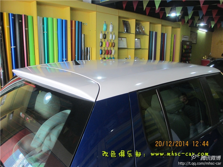 斯柯達(dá)晶銳貼車頂 低配升高配施工白色車頂 就是這么簡(jiǎn)單