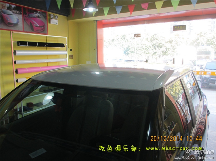 斯柯達(dá)晶銳貼車頂 低配升高配施工白色車頂 就是這么簡(jiǎn)單