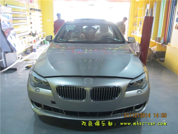 寶馬五系改顏色 車身改色貼膜 改裝裝飾 深圳車衣裳膜幻色彩出品