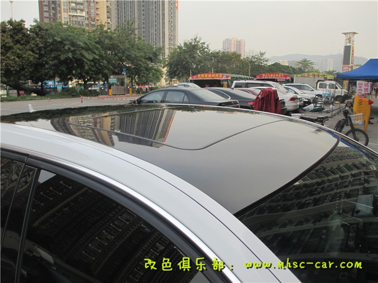 奔馳E260車身改色貼膜 亮黑全景天窗貼膜 深圳車衣裳膜幻色彩出品