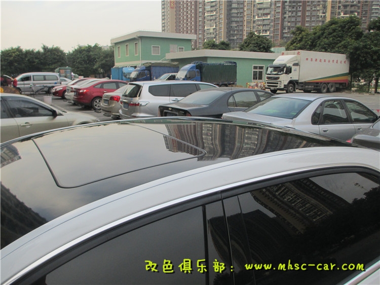 奔馳E260車身改色貼膜 亮黑全景天窗貼膜 深圳車衣裳膜幻色彩出品