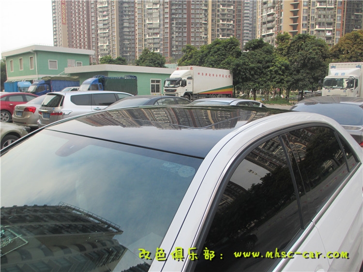 奔馳E260車身改色貼膜 亮黑全景天窗貼膜 深圳車衣裳膜幻色彩出品