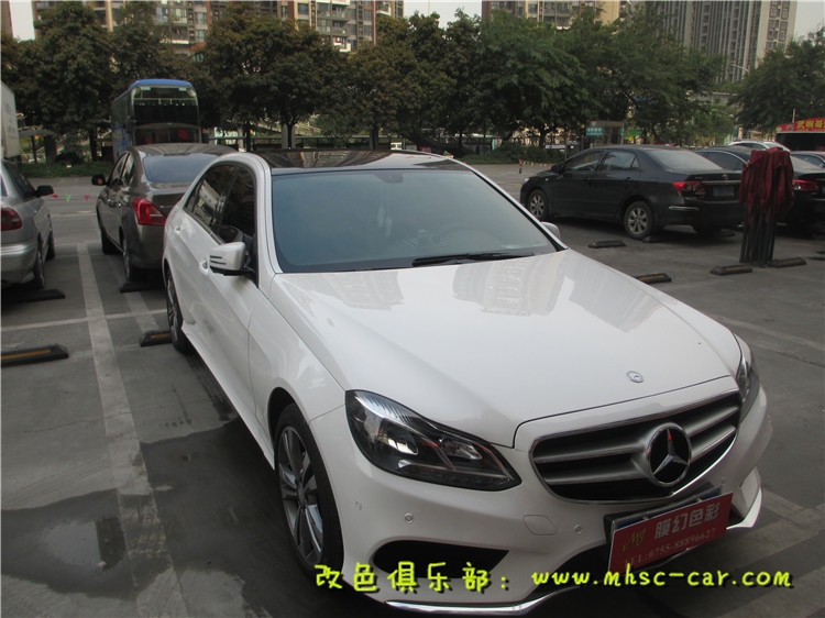奔馳E260車身改色貼膜 亮黑全景天窗貼膜 深圳車衣裳膜幻色彩出品