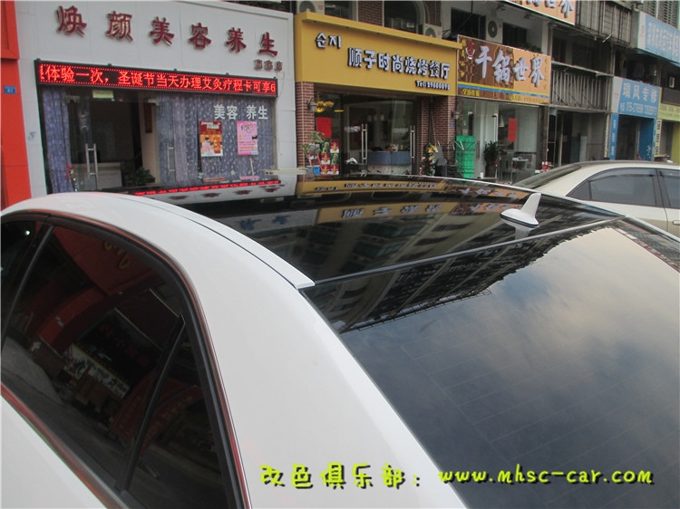 奔馳E260車身改色貼膜 亮黑全景天窗貼膜 深圳車衣裳膜幻色彩出品