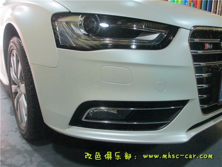 奧迪A4L車身改顏色 車身改色貼膜 原車黑色改德國PWF電光金屬白