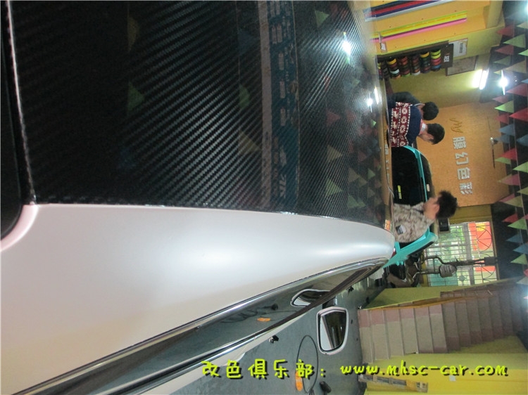 奧迪A4L車身改顏色 車身改色貼膜 原車黑色改德國PWF電光金屬白