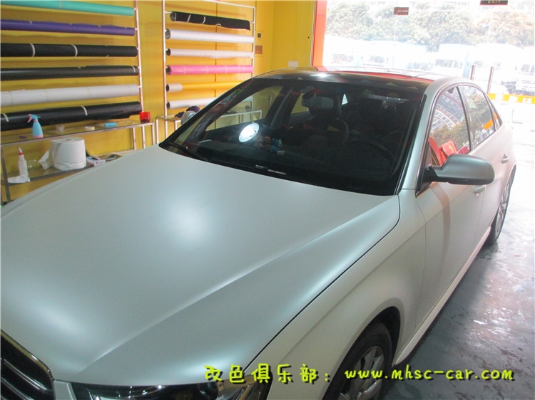 奧迪A4L車身改顏色 車身改色貼膜 原車黑色改德國PWF電光金屬白