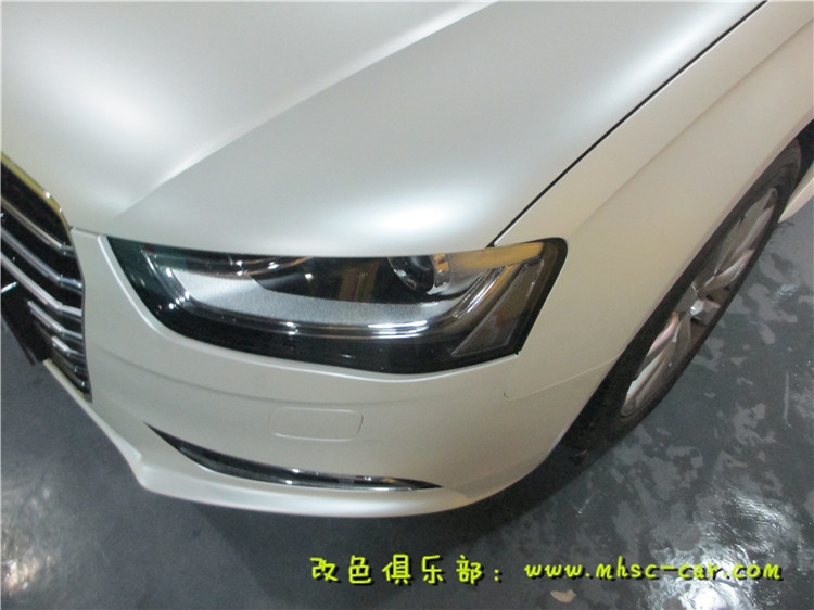 奧迪A4L車身改顏色 車身改色貼膜 原車黑色改德國PWF電光金屬白