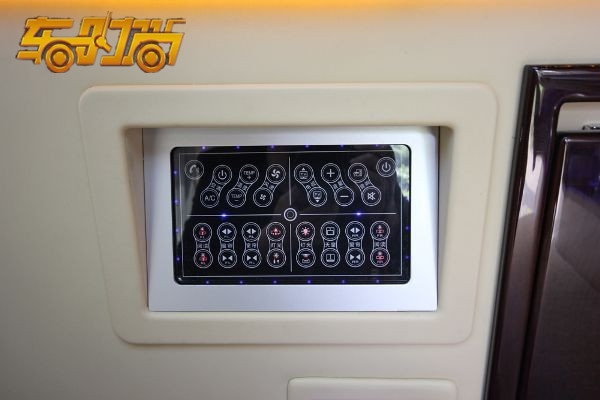 奔馳威霆V9鉆石版   車時尚商務(wù)車內(nèi)飾改裝