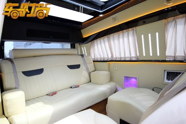 奔馳威霆V9鉆石版   車時尚商務(wù)車內(nèi)飾改裝