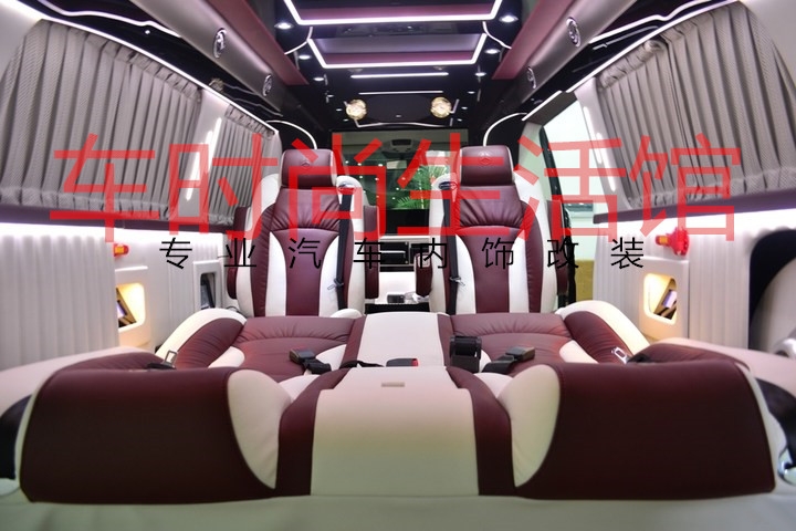 鄭州車時(shí)尚 奔馳威霆 內(nèi)飾改裝