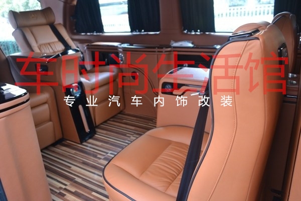 鄭州車時(shí)尚 奔馳威霆 內(nèi)飾改裝