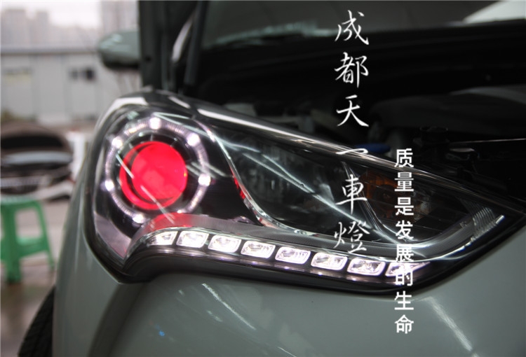 成都現(xiàn)代飛思車燈改裝Q5海拉雙光透鏡歐司朗氙氣燈惡魔眼日行燈