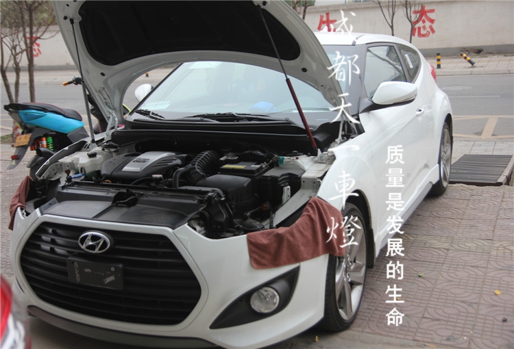 成都現(xiàn)代飛思車燈改裝Q5海拉雙光透鏡歐司朗氙氣燈惡魔眼日行燈