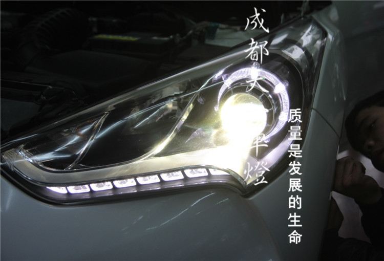 成都現(xiàn)代飛思車燈改裝Q5海拉雙光透鏡歐司朗氙氣燈惡魔眼日行燈