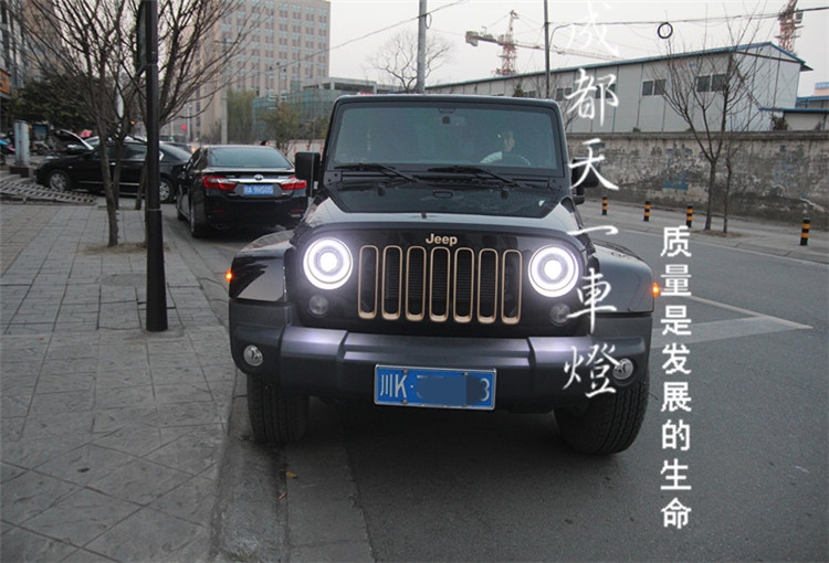 成都JEEP牧馬人大燈總成改裝 成都13款牧馬人改裝氙氣燈LED天使眼透鏡