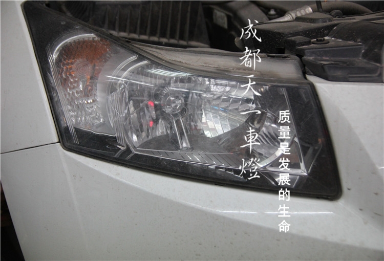 成都科魯茲車燈改裝海拉雙光透鏡進(jìn)口氙氣燈日行燈惡魔眼總成