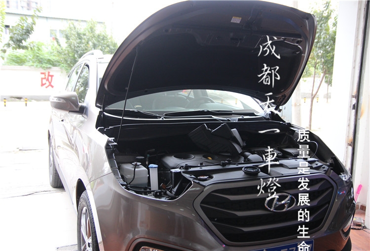 成都現(xiàn)代IX35車燈改裝升級Q5海拉雙光透鏡氙氣燈總成