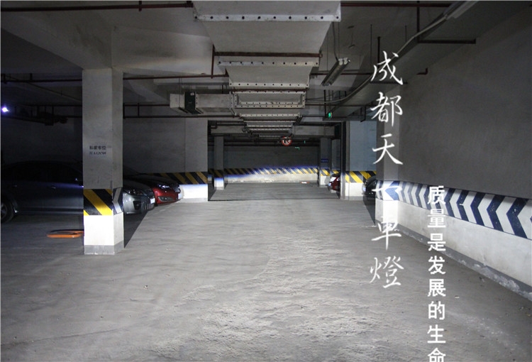 成都現(xiàn)代IX35車燈改裝升級Q5海拉雙光透鏡氙氣燈總成