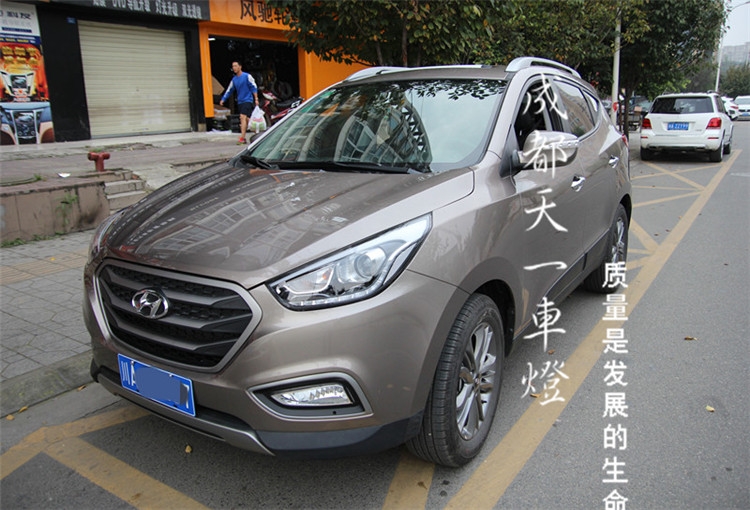 成都現(xiàn)代IX35車燈改裝升級Q5海拉雙光透鏡氙氣燈總成