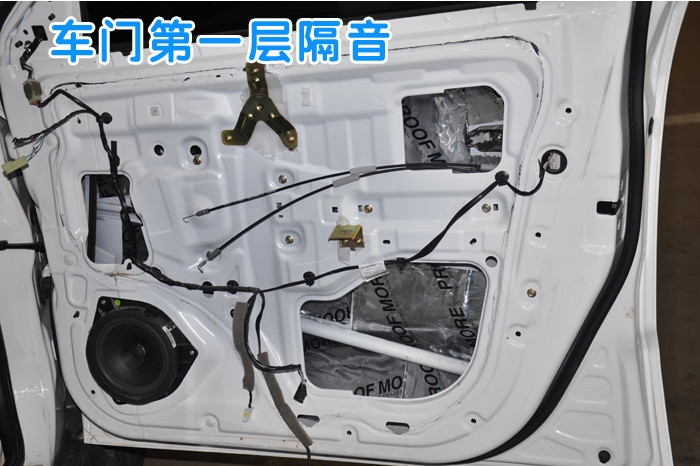 昆明道聲全球鷹全車榮茂隔音，隔音效果可用分貝儀測量。