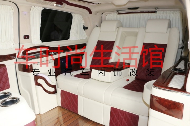 鄭州奔馳 唯雅諾 商務車 內(nèi)飾改裝圖片