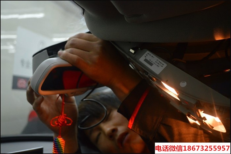 湖南長(zhǎng)沙奧迪A4標(biāo)準(zhǔn)版加裝BO音響折疊后視鏡、后排出風(fēng)口自動(dòng)大燈感應(yīng)雨刷