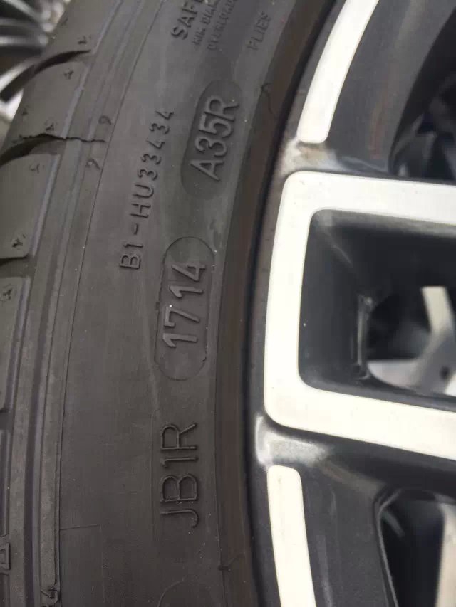 E系，奔馳18寸 AMG 到貨：新車拆。帶鄧祿普MAXX GT 輪胎