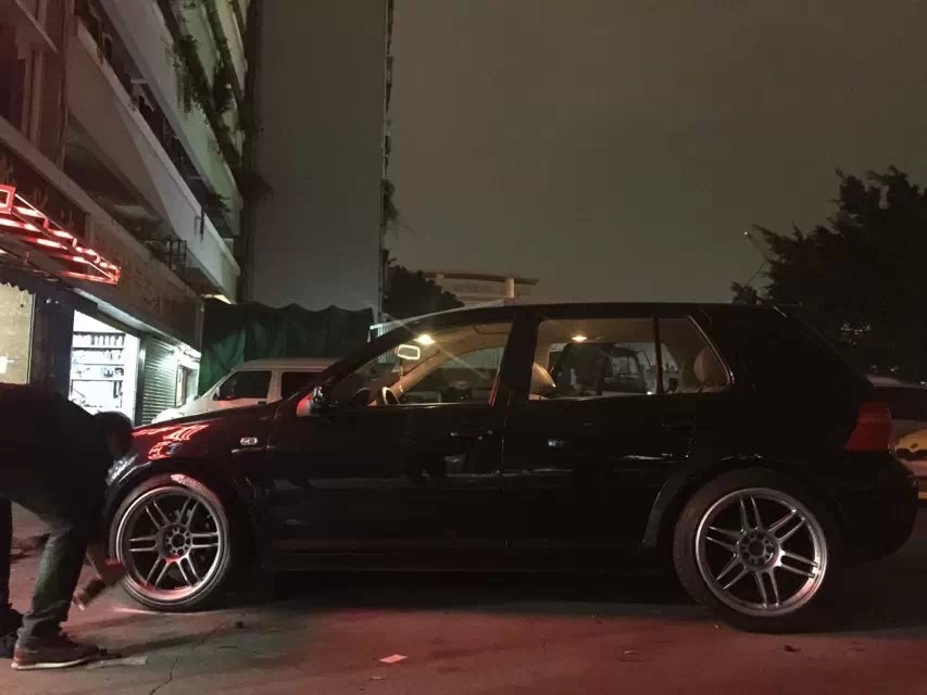 高爾夫，裝AME．18寸。