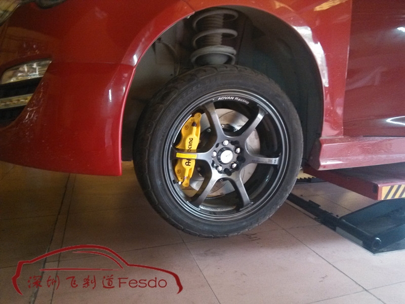AP5200四活塞剎車卡鉗，榮威350改裝案例