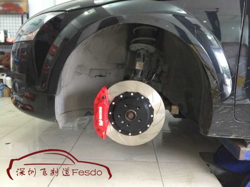 AP7040六活塞剎車卡鉗套裝與后加大盤，奧迪TT改裝案例