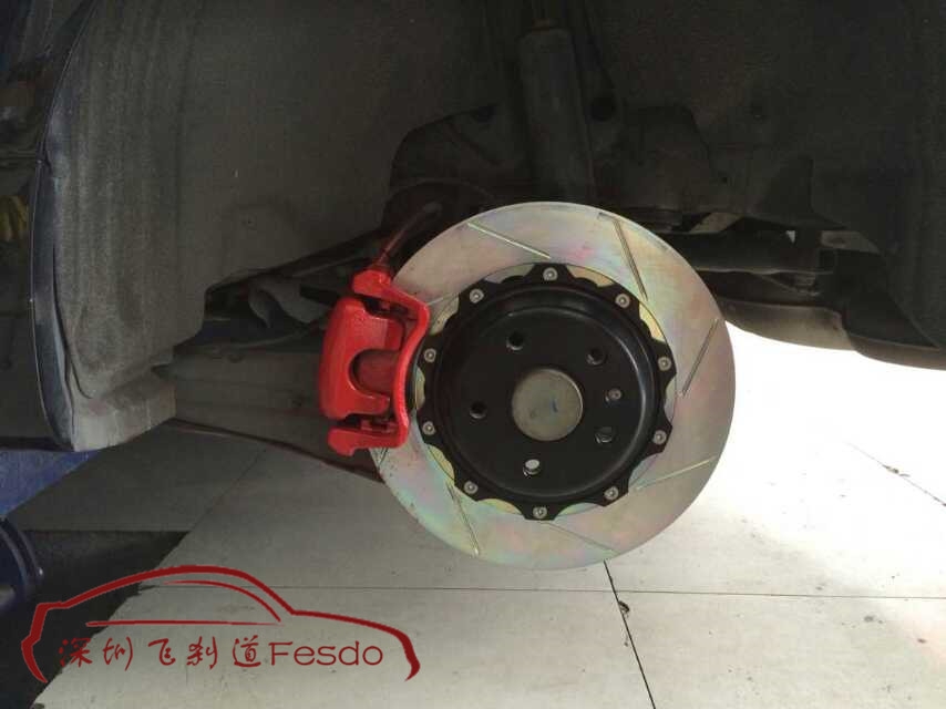 AP7040六活塞剎車卡鉗套裝與后加大盤，奧迪TT改裝案例