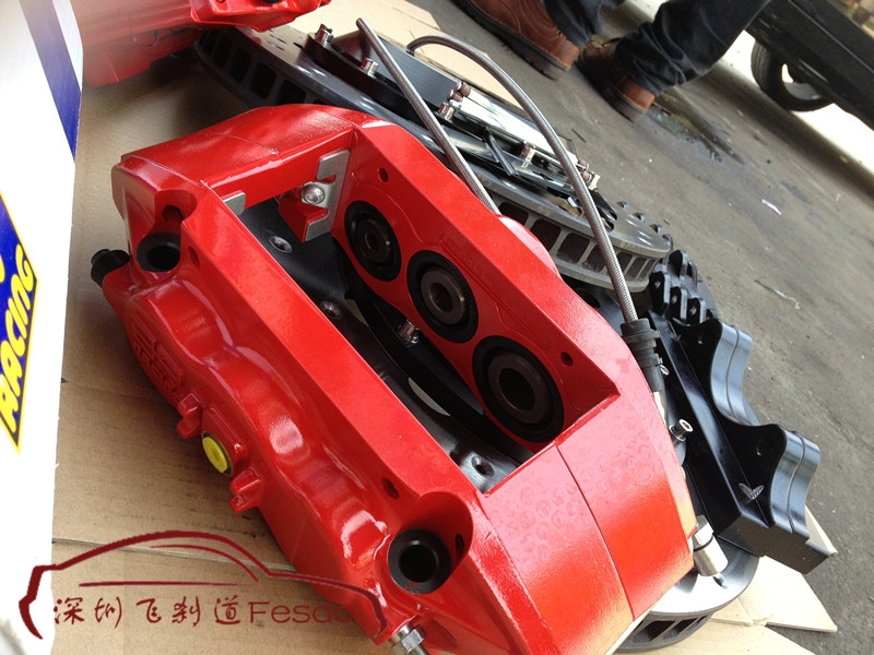 AP7040六活塞剎車卡鉗套裝，奔馳C180改裝案例