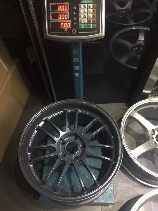 新款．新鮮出爐RE30．18寸