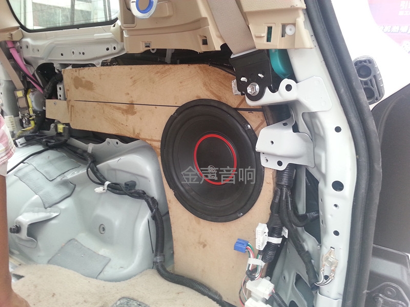 鄭州酷路澤改裝德國彩虹汽車音響---金聲汽車音響