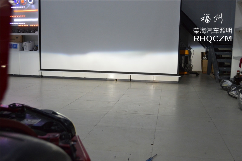 奧迪R8車燈改裝，福州改透鏡，福州榮海照明專業(yè)的車燈改裝店