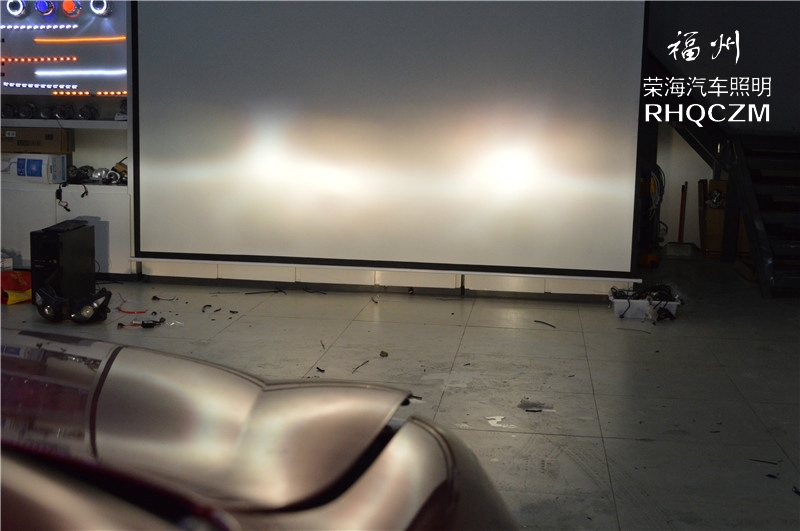 大眾高爾夫6燈光升級(jí)，福州氙氣燈改裝升級(jí)，天使眼淚眼改裝，福州榮海照明最好的車(chē)燈改裝店