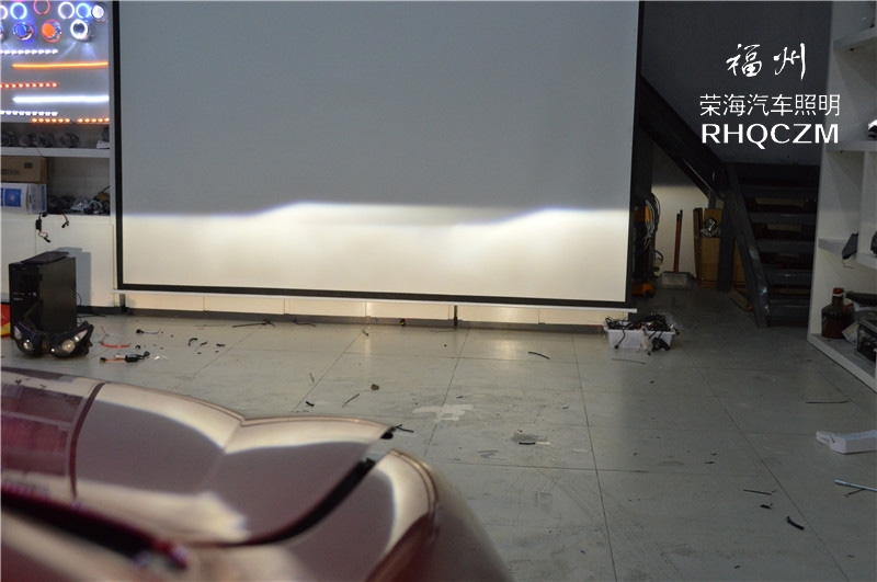 大眾高爾夫6燈光升級(jí)，福州氙氣燈改裝升級(jí)，天使眼淚眼改裝，福州榮海照明最好的車(chē)燈改裝店