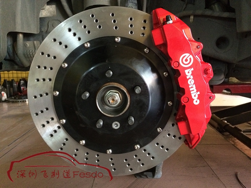 BREMBO OE款前八后四剎車套裝，路虎攬勝運動版改裝案例