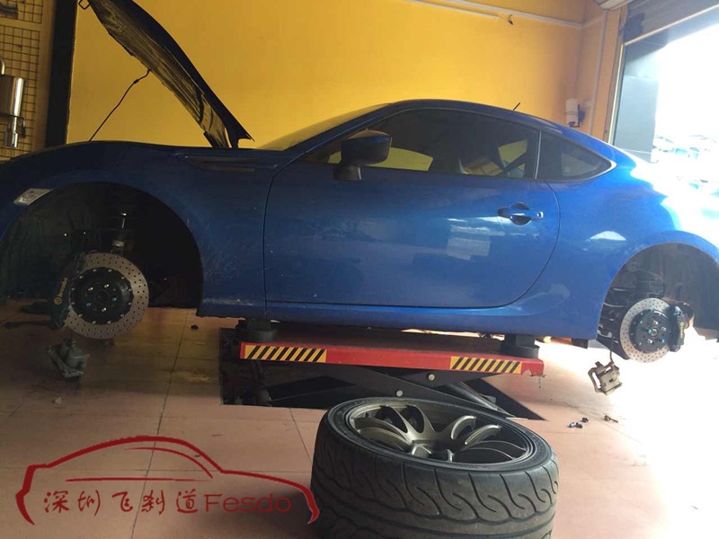 BREMBO OE款前八后四剎車卡鉗套裝，斯巴魯BRZ改裝案例
