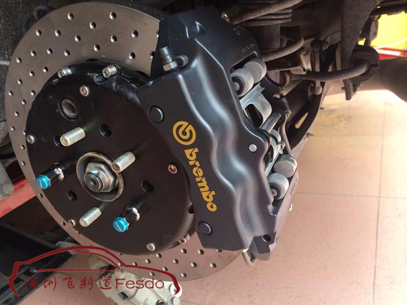 BREMBO OE款前八后四剎車卡鉗套裝，斯巴魯BRZ改裝案例