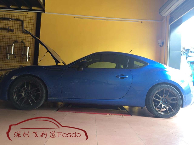 BREMBO OE款前八后四剎車卡鉗套裝，斯巴魯BRZ改裝案例