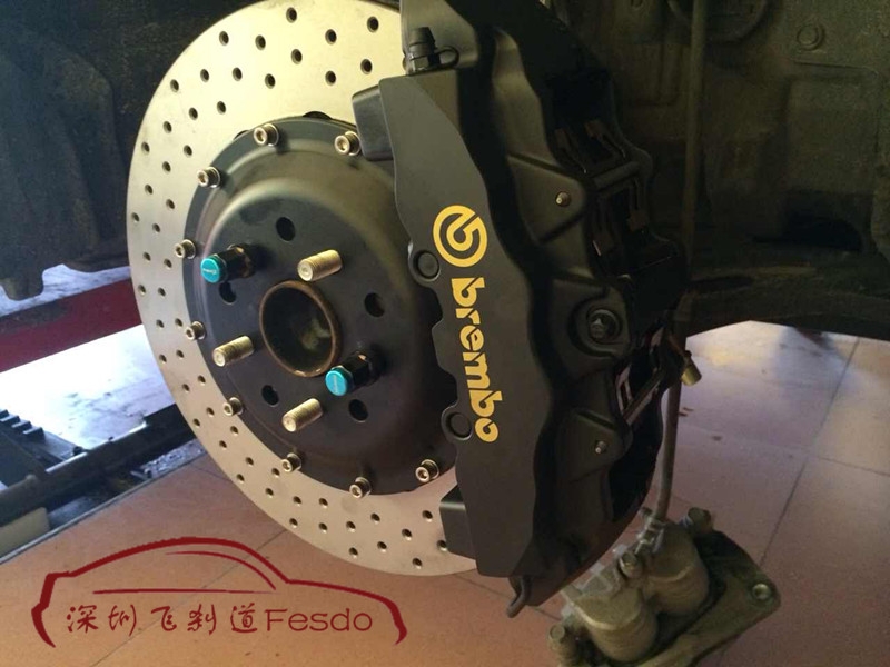 BREMBO OE款前八后四剎車卡鉗套裝，斯巴魯BRZ改裝案例