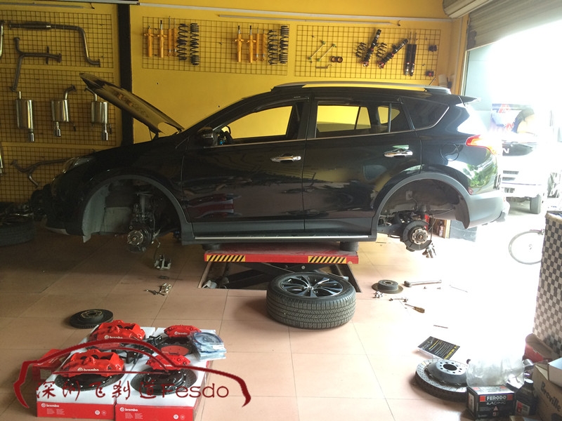 BREMBO OE款17Z前六后四，豐田RAV4改裝案例后輪雙卡鉗