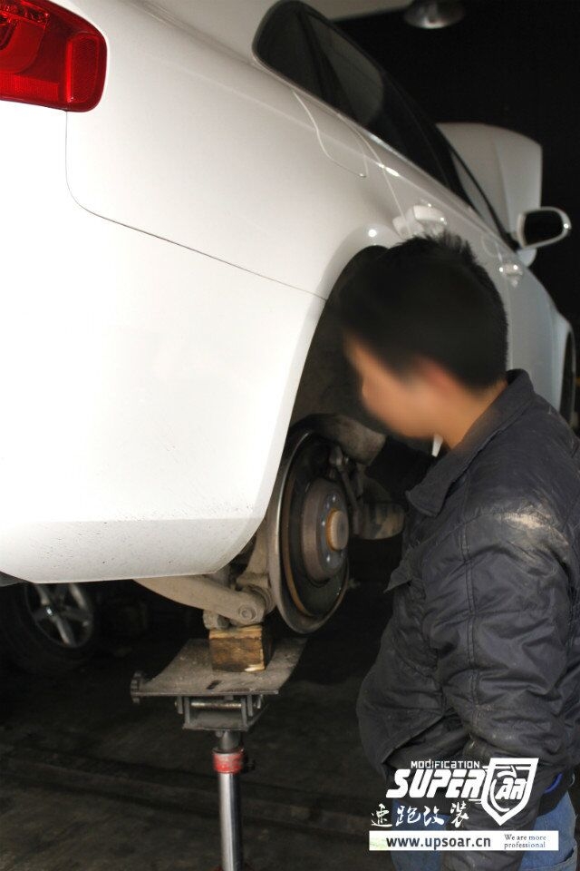 奧迪A4L-前后剎車升級/及避震B(yǎng)12作業(yè)！