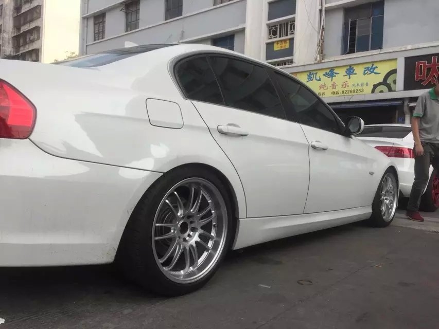 寶馬,裝RE30