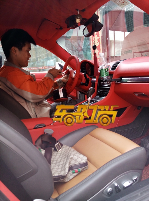鄭州車時(shí)尚保時(shí)捷卡宴內(nèi)飾個(gè)性改裝